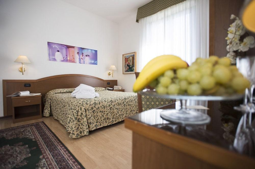 Hotel Angiolino Chianciano Terme Extérieur photo